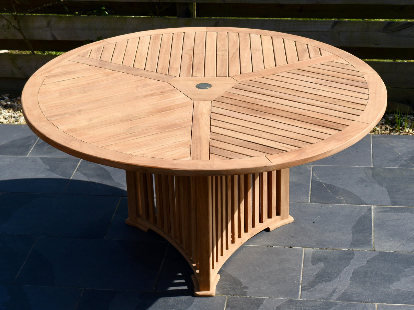 detail beautiful 'radar' design table top of the 150cm round teak garden dining table