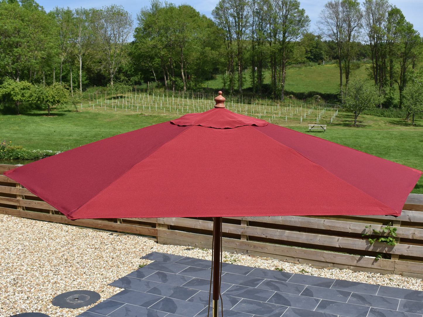 2.5Hexagonal parasol open Burgundy