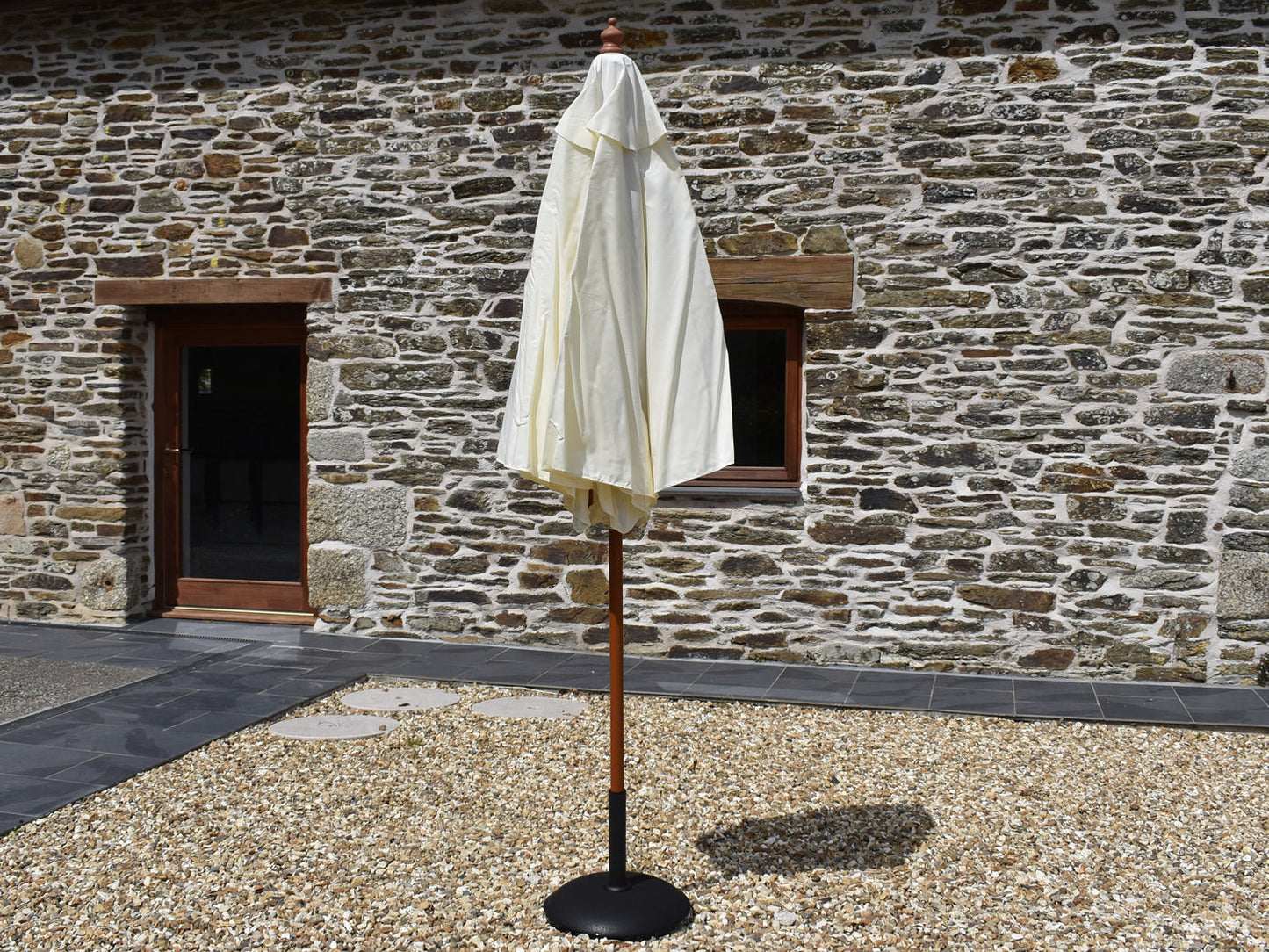 2.5 Parasol closed Natural