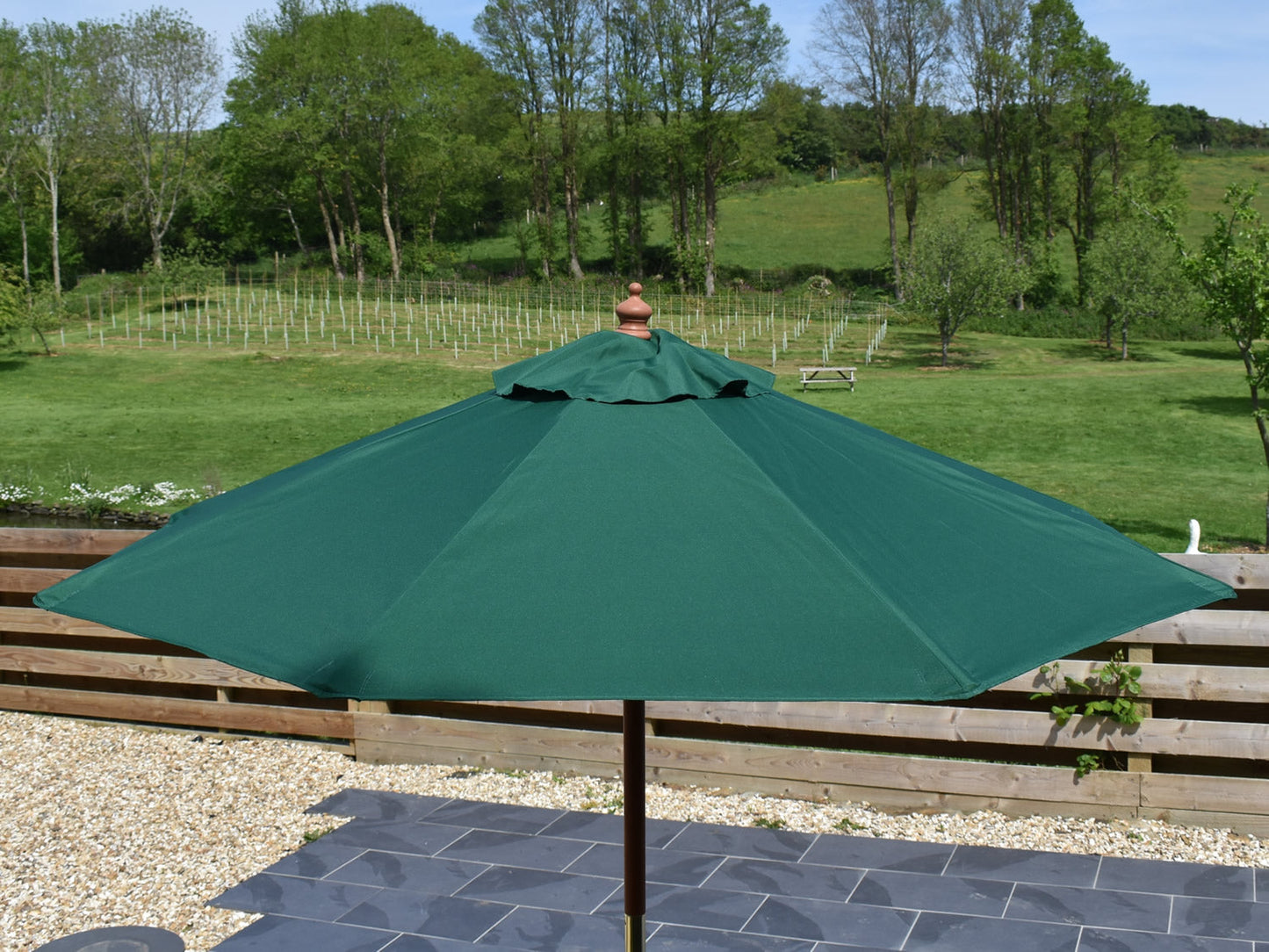 2m Octagonal parasol side view Green