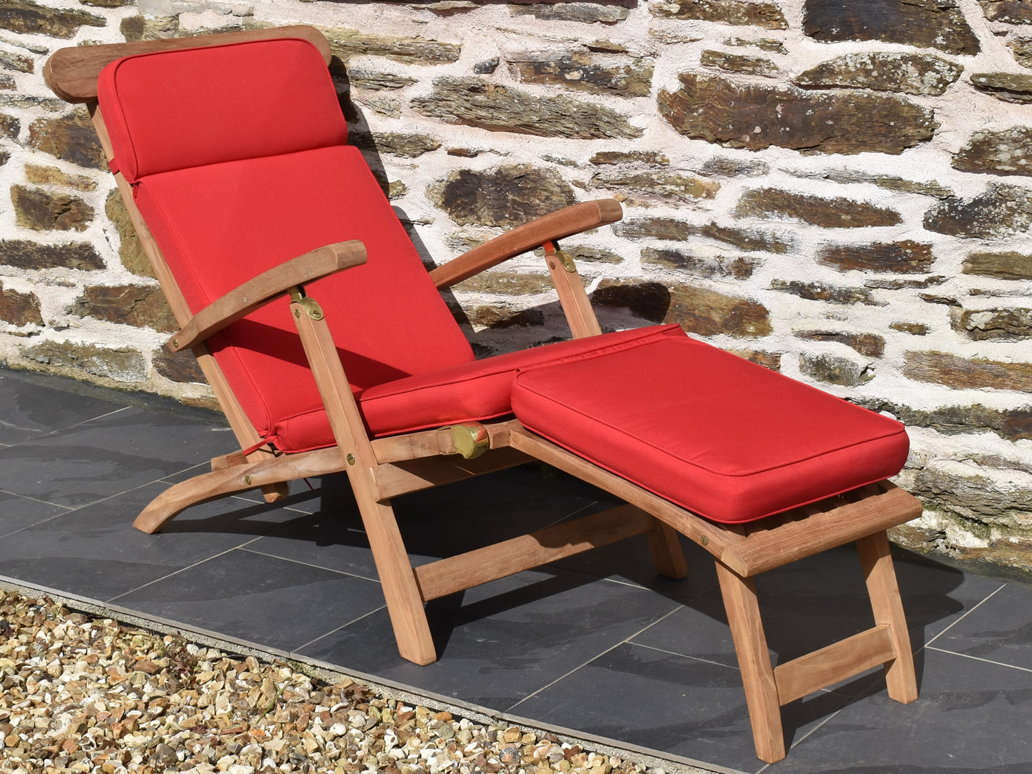 Classic garden steamer chair cushion in bright red